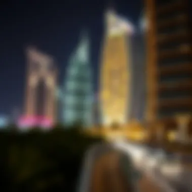 Evening lighting of برج كيان illuminating Dubai's urban landscape